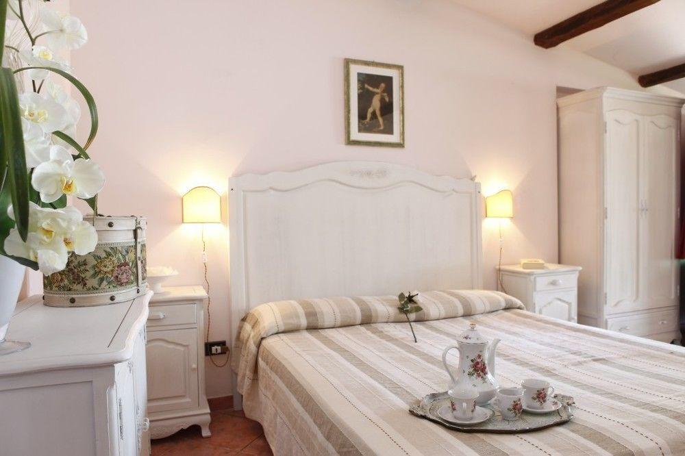Il Poggio Dei Pettirossi Hotel Беваня Екстериор снимка