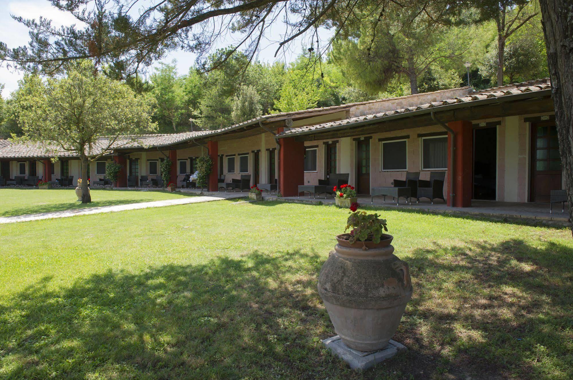 Il Poggio Dei Pettirossi Hotel Беваня Екстериор снимка