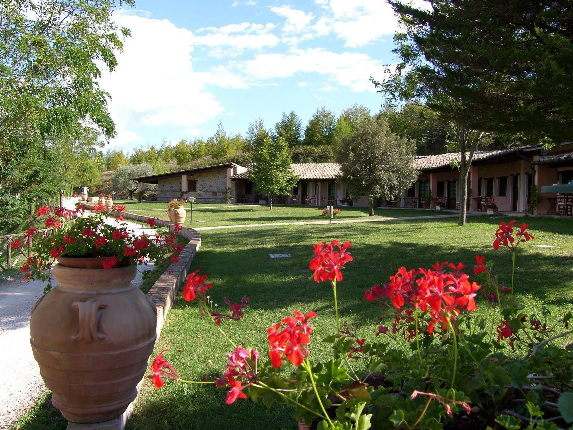 Il Poggio Dei Pettirossi Hotel Беваня Екстериор снимка