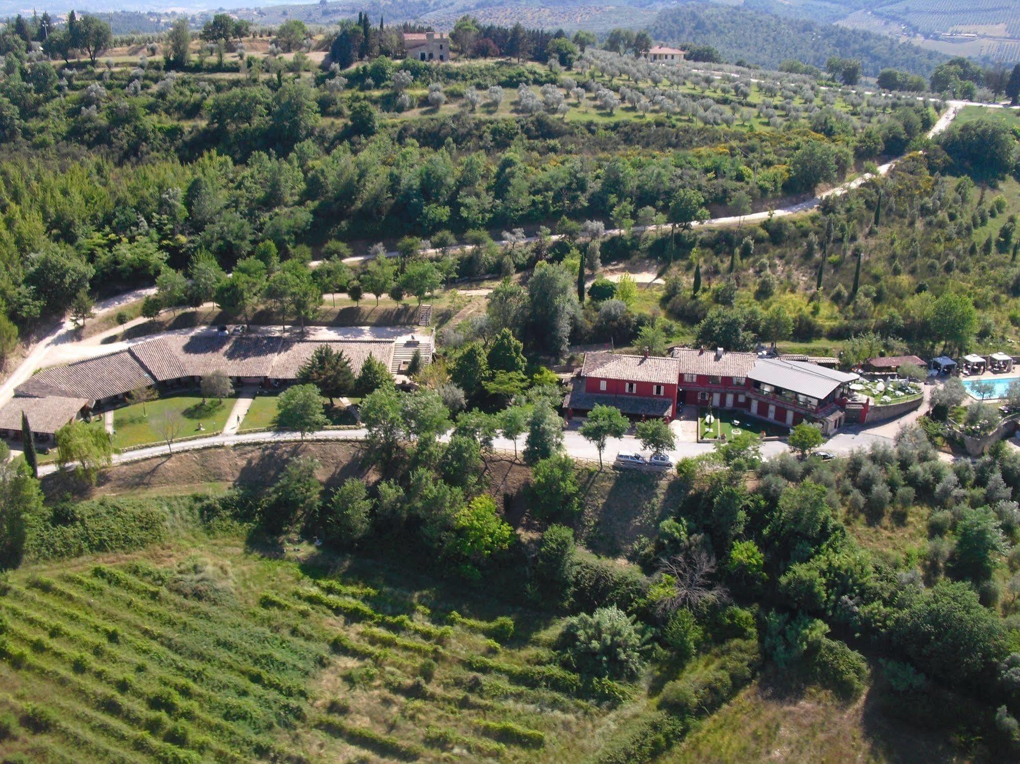 Il Poggio Dei Pettirossi Hotel Беваня Екстериор снимка