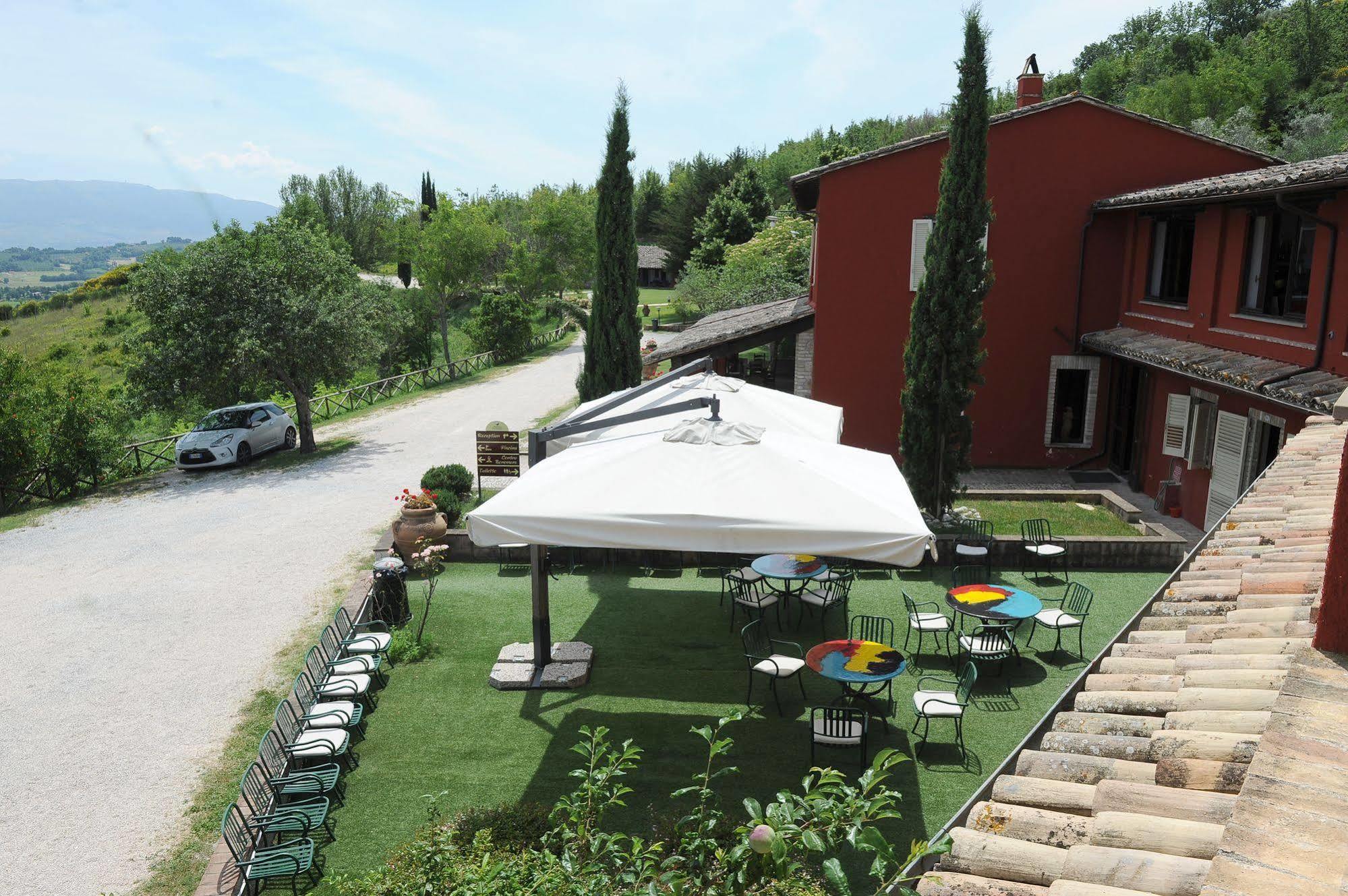 Il Poggio Dei Pettirossi Hotel Беваня Екстериор снимка